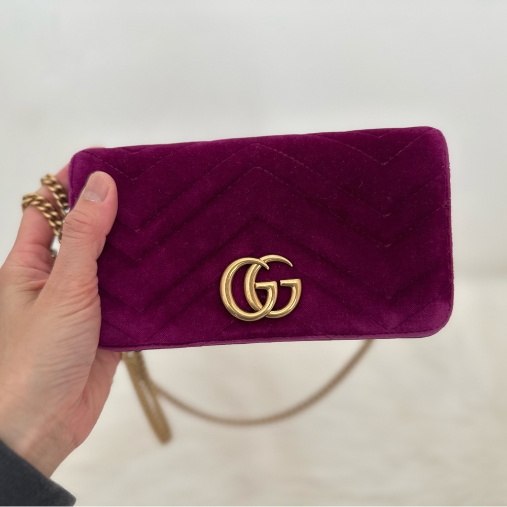 GUCCI - GG Marmont Super Mini Crossbody Fuchsia Pink Velvet Bag